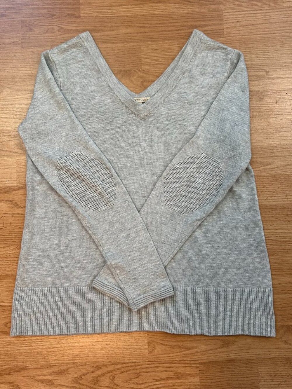 NWOT 41 Hawthorn Grey Deep V-Neck Sweater M Textured Elbow Accents